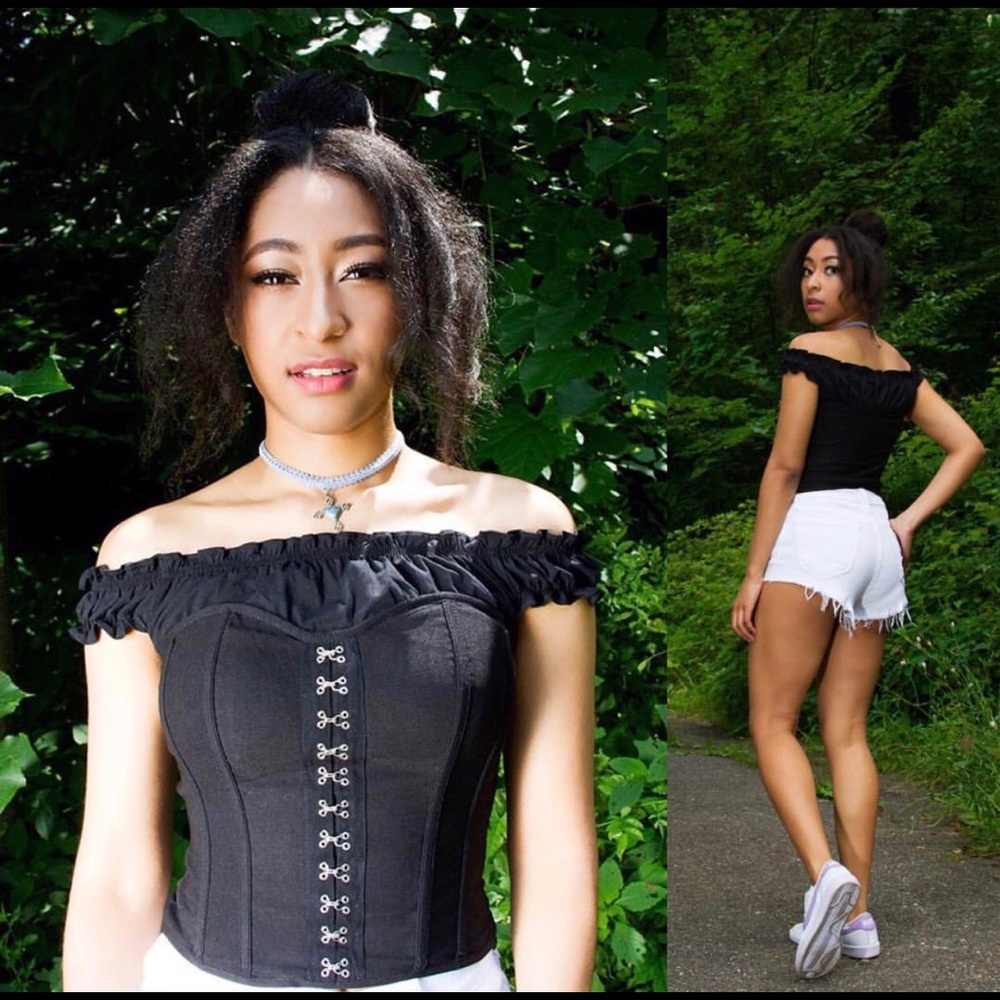 Black Corset Off The Shoulder 🖤